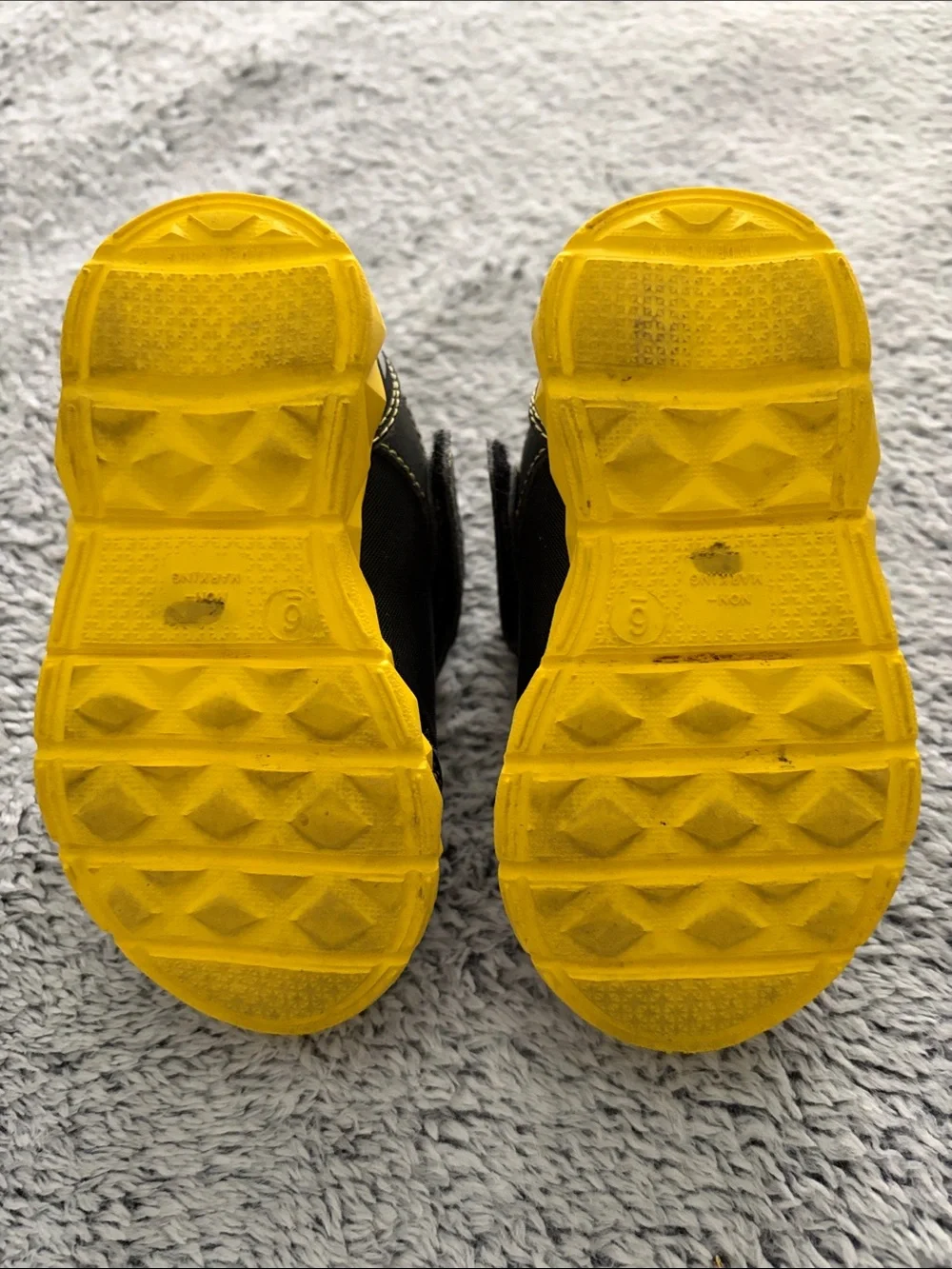 Batman Kids' Black & Yellow Sneakers Toddler Size 6
